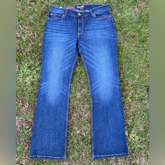NWT Wrangler Retro Woman’s Mae Mid Rise Dark Wash Bootcut Jeans Waist Size 38 - Picture 3 of 5